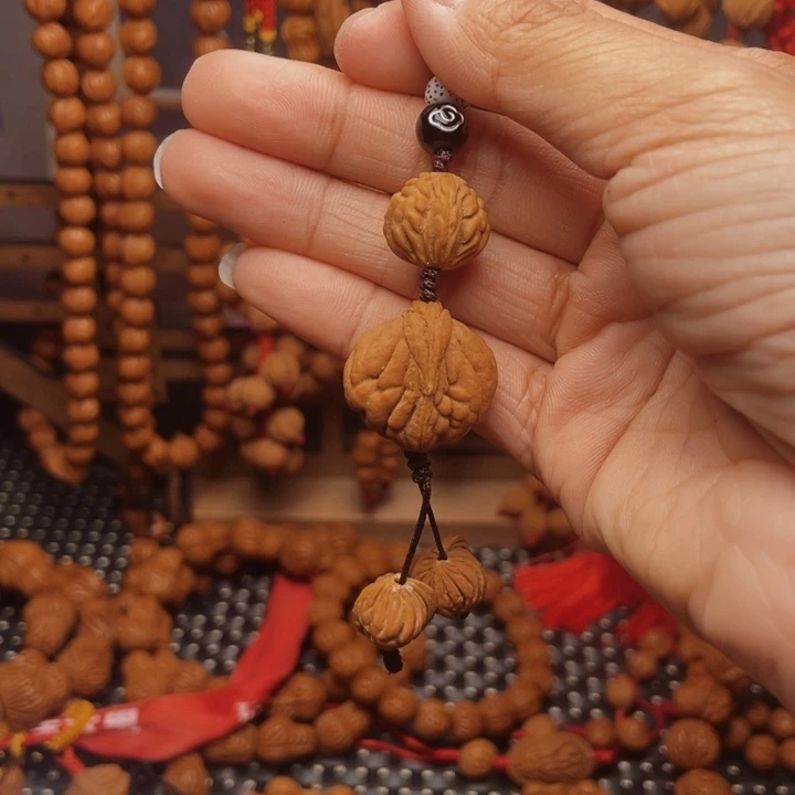 木质类龙纹桃枭挂件