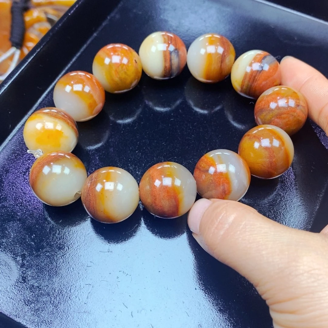 未镶嵌石英质玉（黄龙玉）颈饰