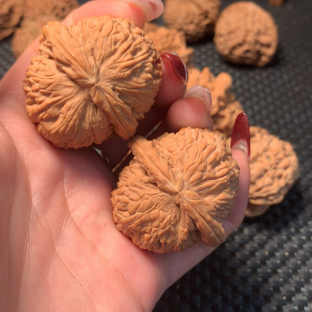 【闪购商品】文玩核桃吊坠海***。三角白