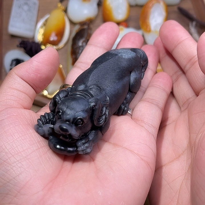 一***师和田玉未镶嵌颈饰