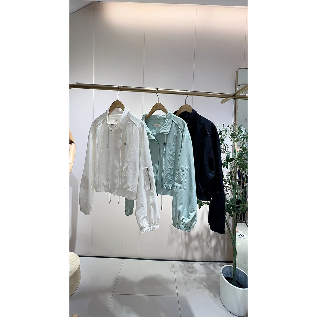 D朵以I2025秋季薄款简约百搭防嗮翻领女短外套轻薄外套39DQ408027