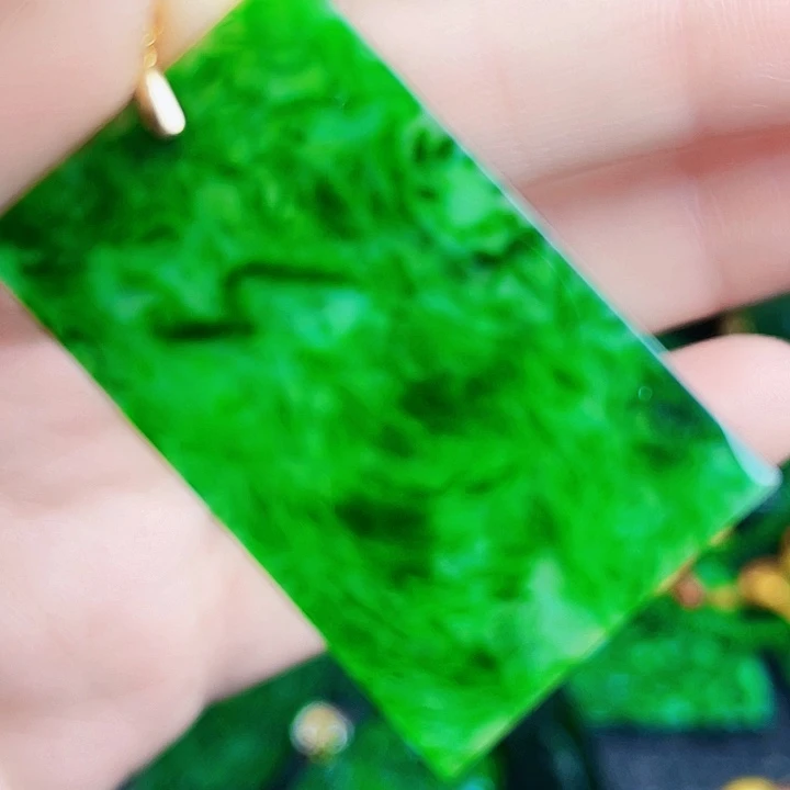 颈饰18K金镶嵌翡翠