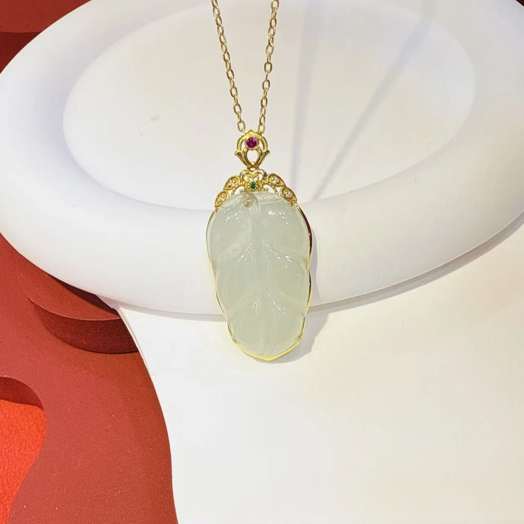 18K金28*18*6mm翡翠叶子吊坠HE00548