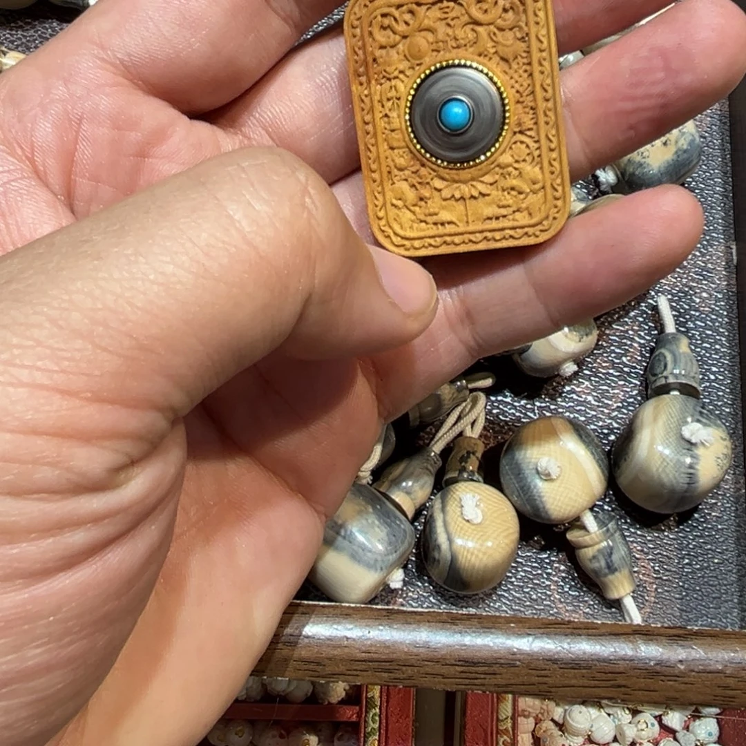 只买单纯的吊坠，没带链子，属的性质。