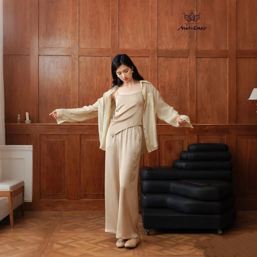 女性夏季休闲时尚薄款防晒衬衫吊带背心长裤套装