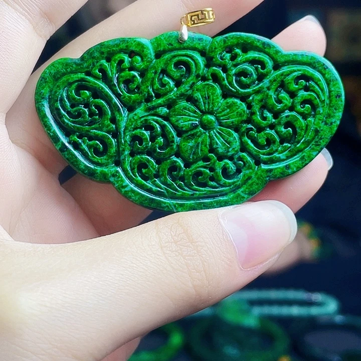 翡翠未镶嵌颈饰多样性