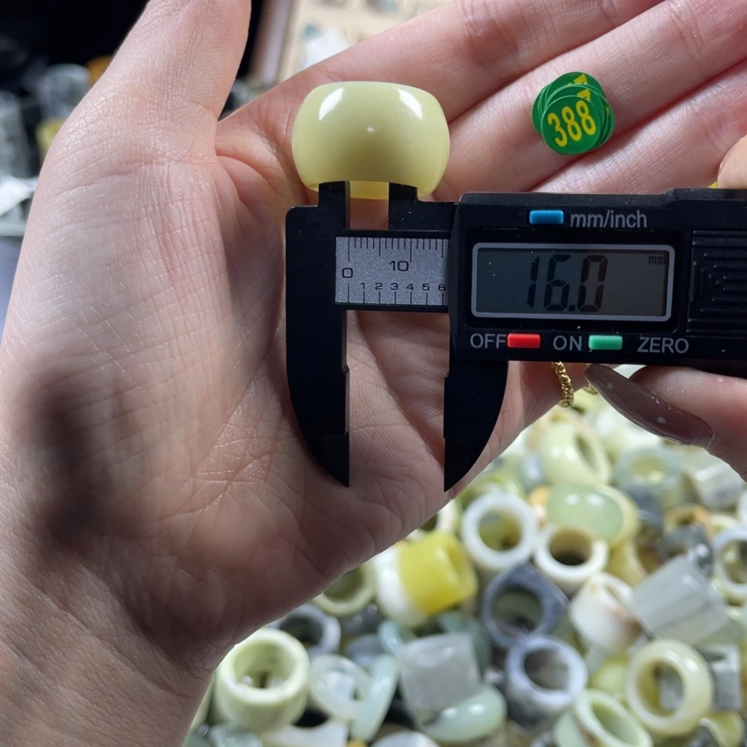 蛇纹石玉未镶嵌戒指