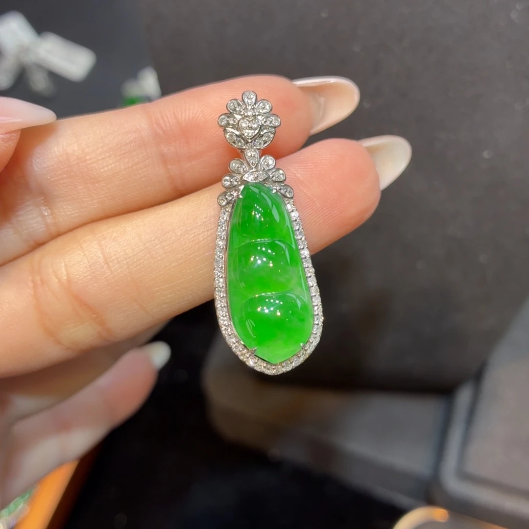 翡翠18K金镶嵌颈饰天然缅甸翡翠