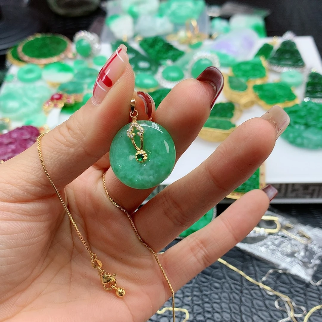 【闪购商品】翡翠吊坠(赠链)未镶嵌