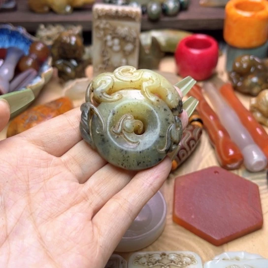 未镶嵌蛇纹石玉颈饰