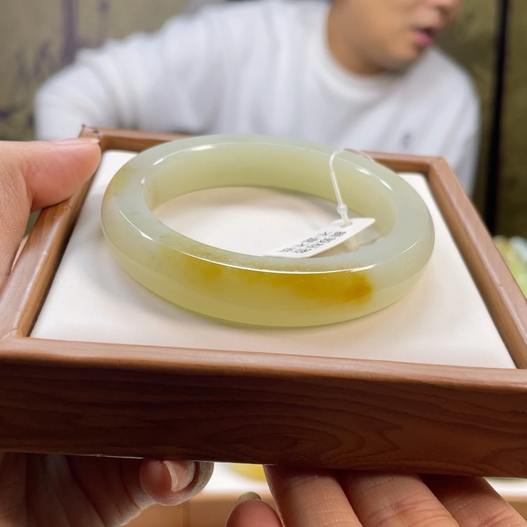 和田玉未镶嵌手镯53圈