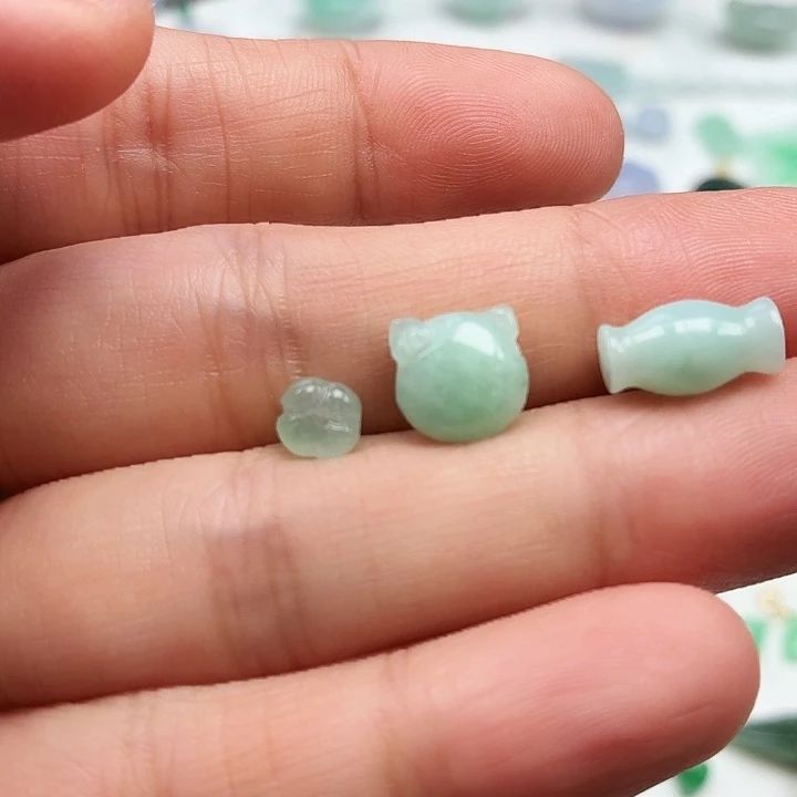 第***毛翡翠未镶嵌颈饰滴流