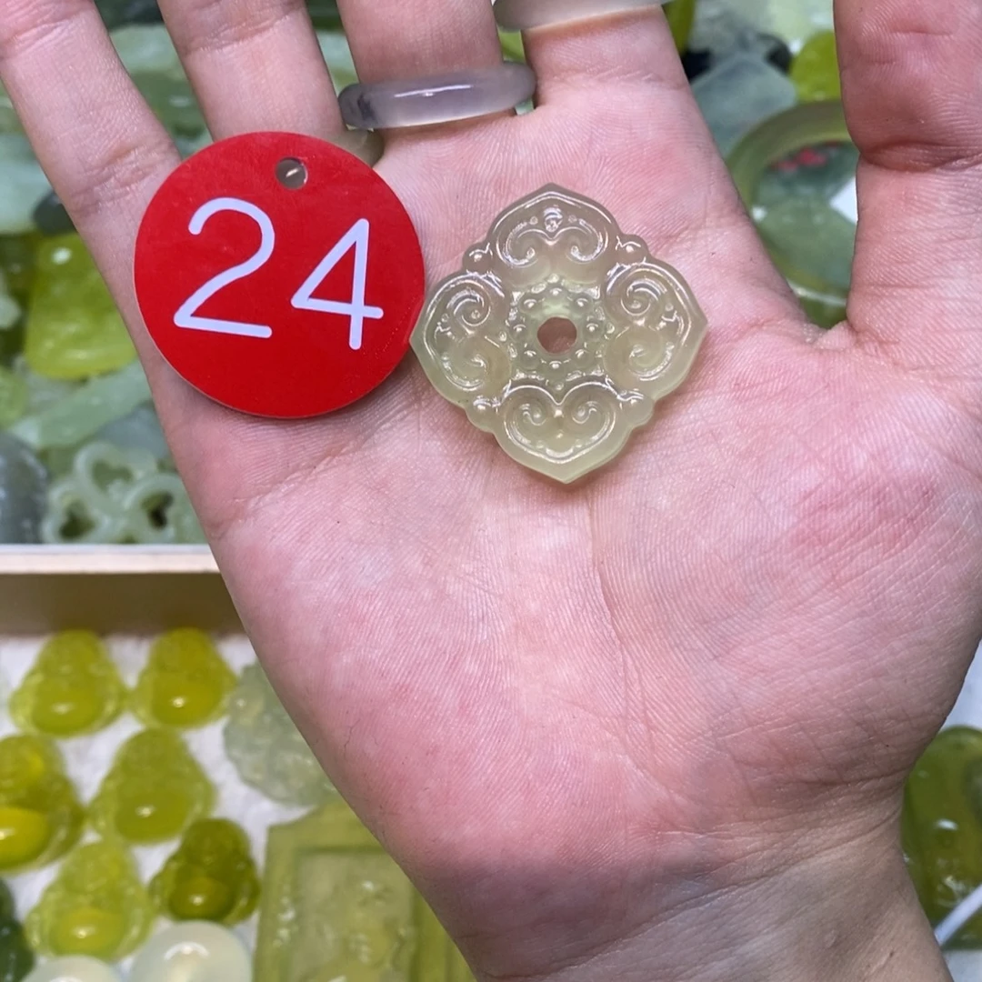 岫玉未镶嵌吊坠(不含链)