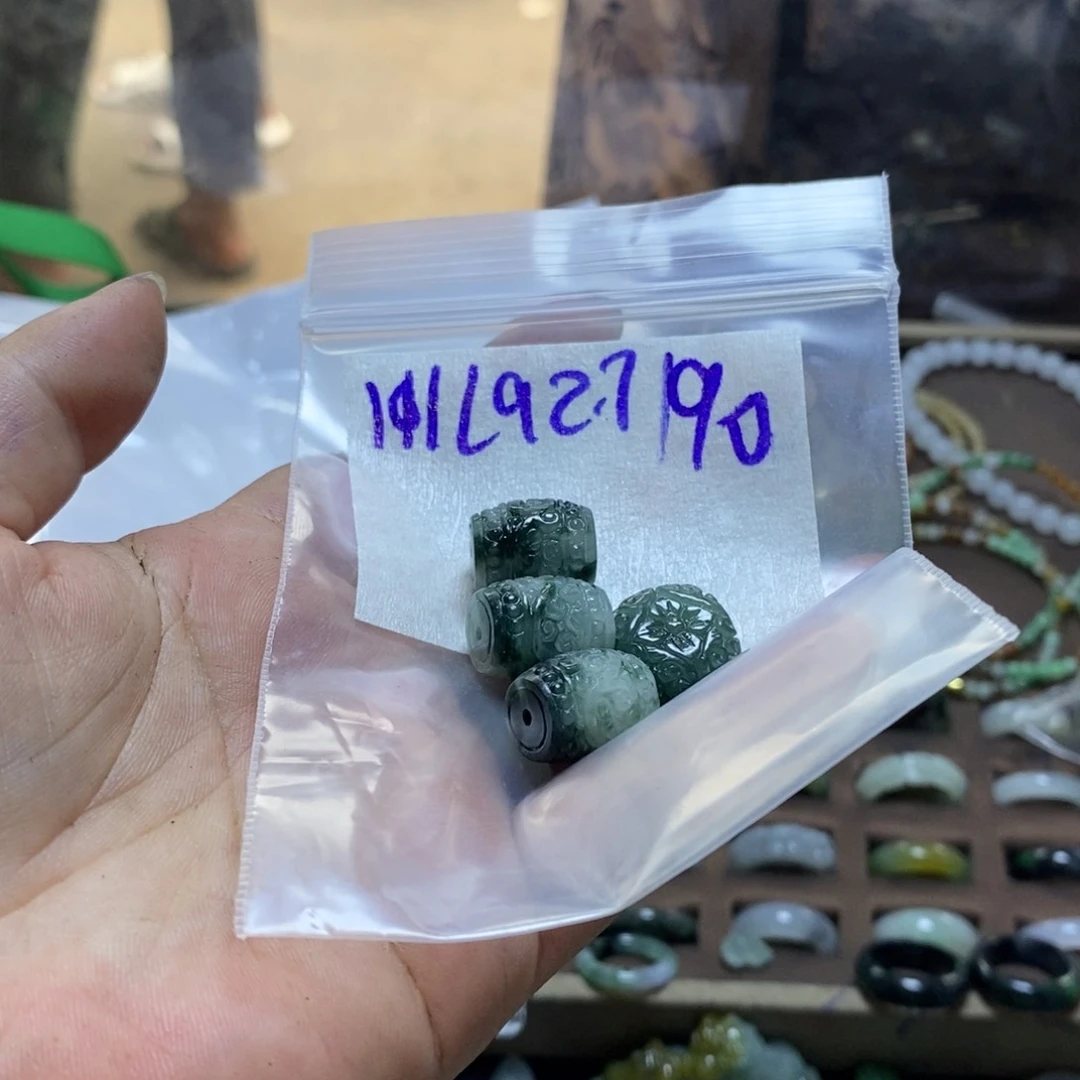 未镶嵌定制翡翠中*
