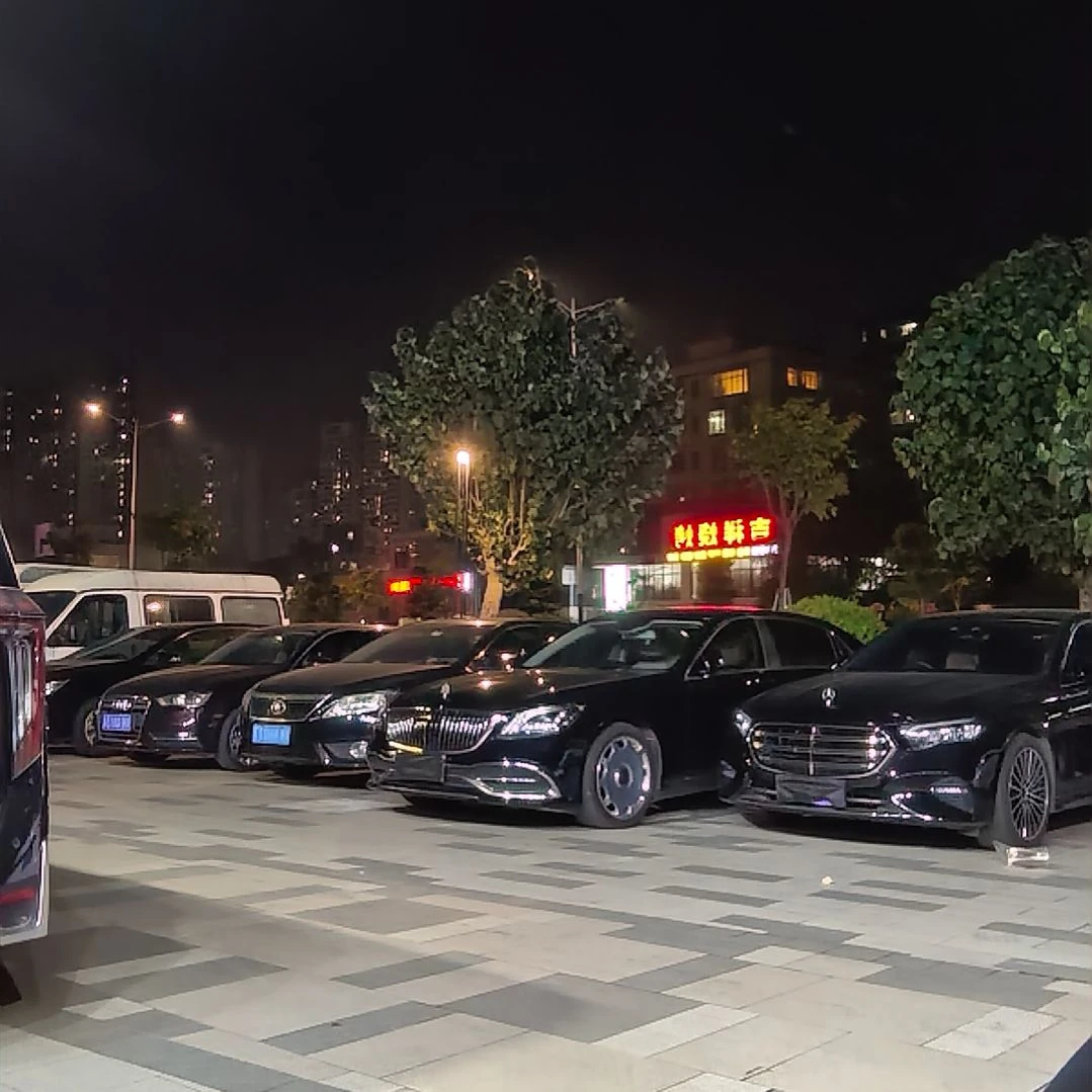 奔驰E300，18款迈巴赫