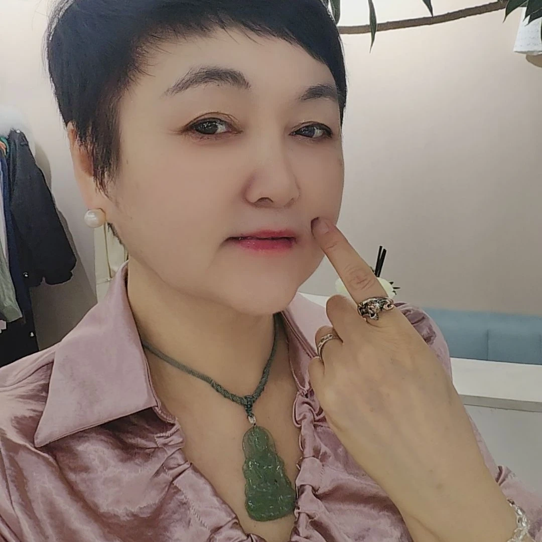 妱茗品牌春季新品衬衫上新新颖独特的领口设计简约时尚大气