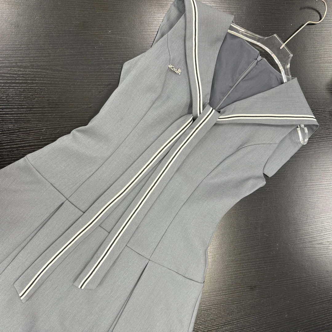 【法式假日】2025夏款气质设计感灰色杏色学院风连衣裙