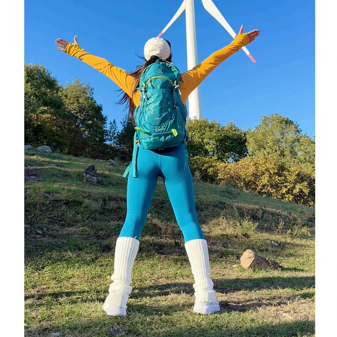 买就送5288手机包 艾王30升轻量化防水耐磨双肩包1869
