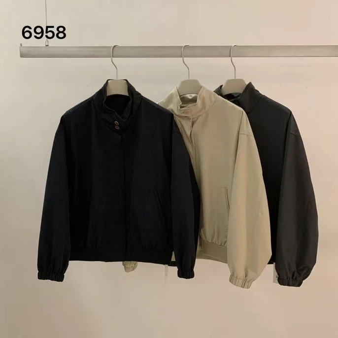 6958调性满满~立领解构感夹克外套