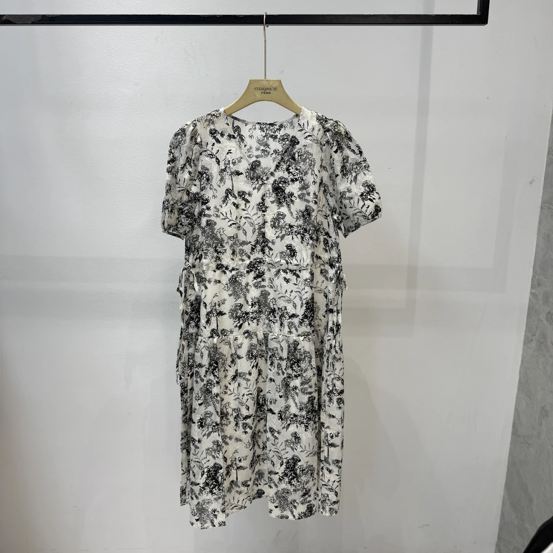 【麦丝】休闲时尚百搭宽松显瘦法式气质碎花女士连衣裙 MLS-24011