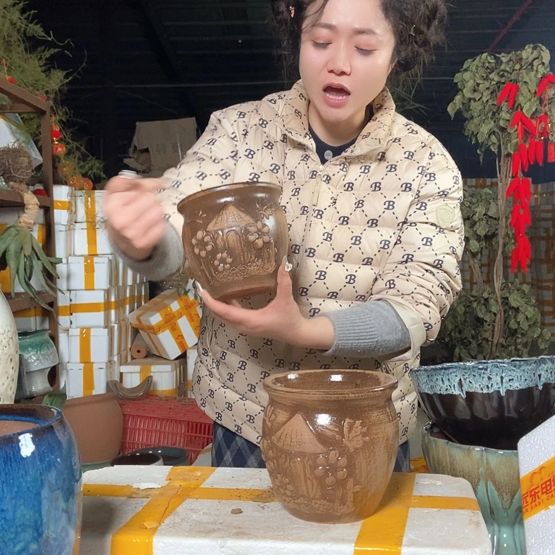 无铅玻璃花盆里栽松了