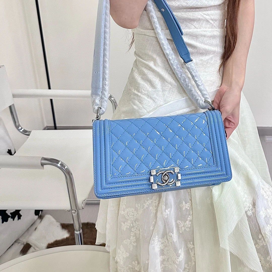 95新 Chanel/香奈儿 chanel蓝色中号leboy斜挎包