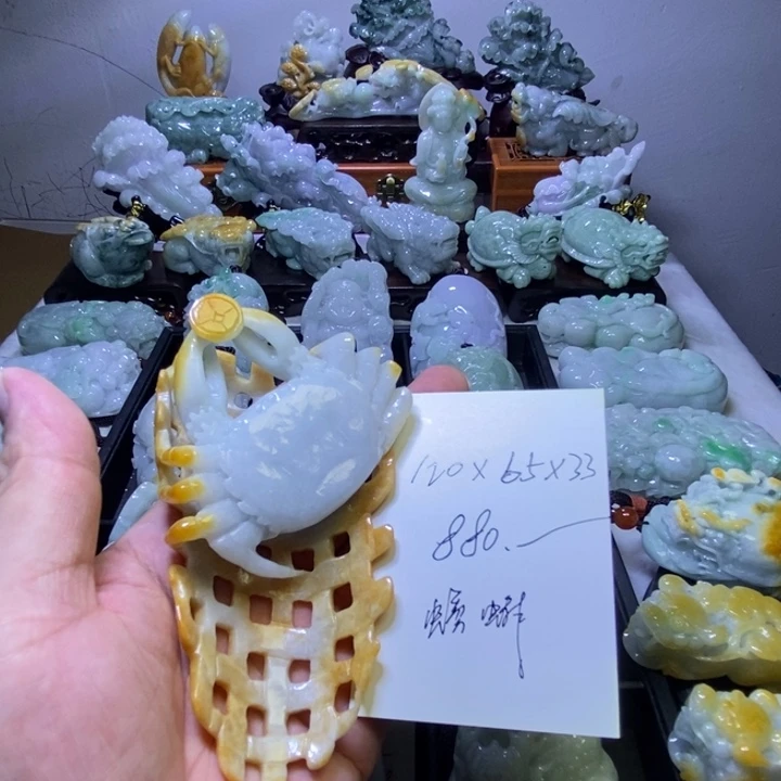 颈饰未镶嵌翡翠螃蟹小摆件