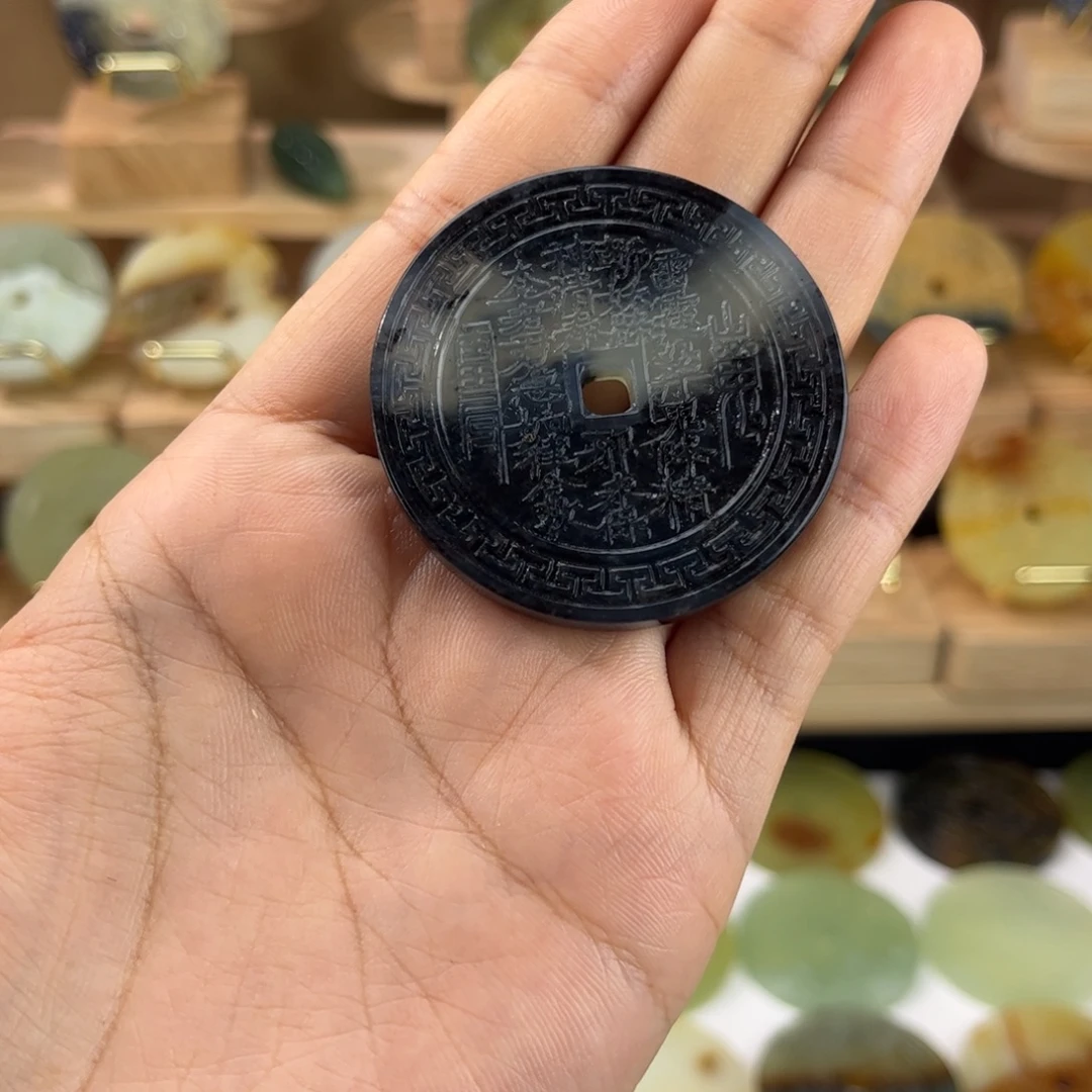 M***k蛇纹石玉未镶嵌颈饰