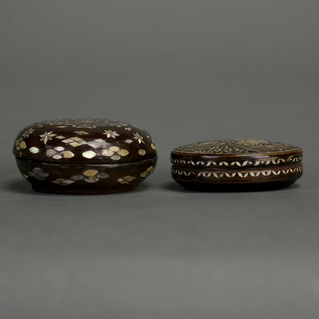 LOT 062702清代 大漆嵌螺钿小盖盒一组【古董拍卖】