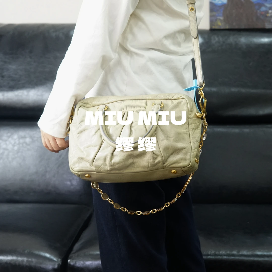95新 MIU MIU/缪缪 miumiu/褶皱斜挎包/ZH11601045/1045