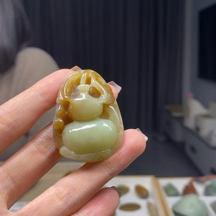岫岩河磨玉（透闪石质玉）颈饰未镶嵌