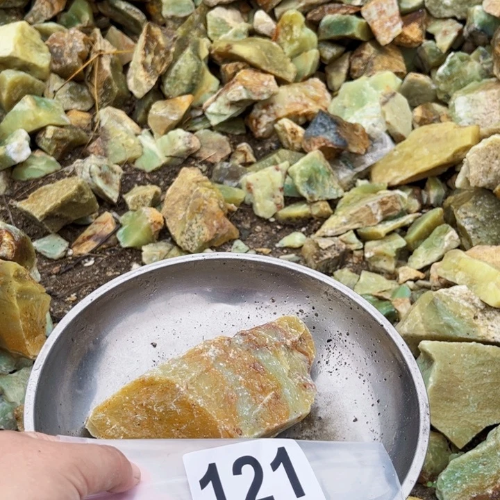 未镶嵌蛇纹石玉珠宝半成品