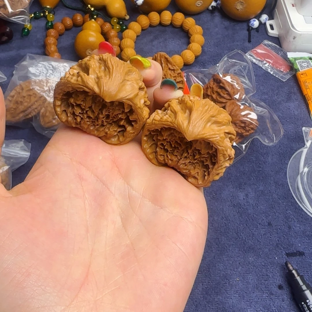 文玩核桃吊坠舌头