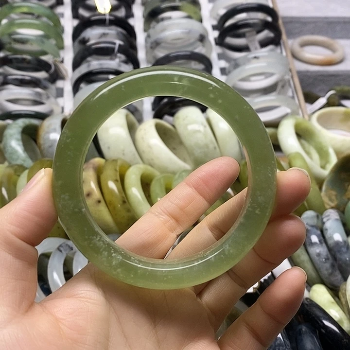 蛇纹石玉未镶嵌手镯