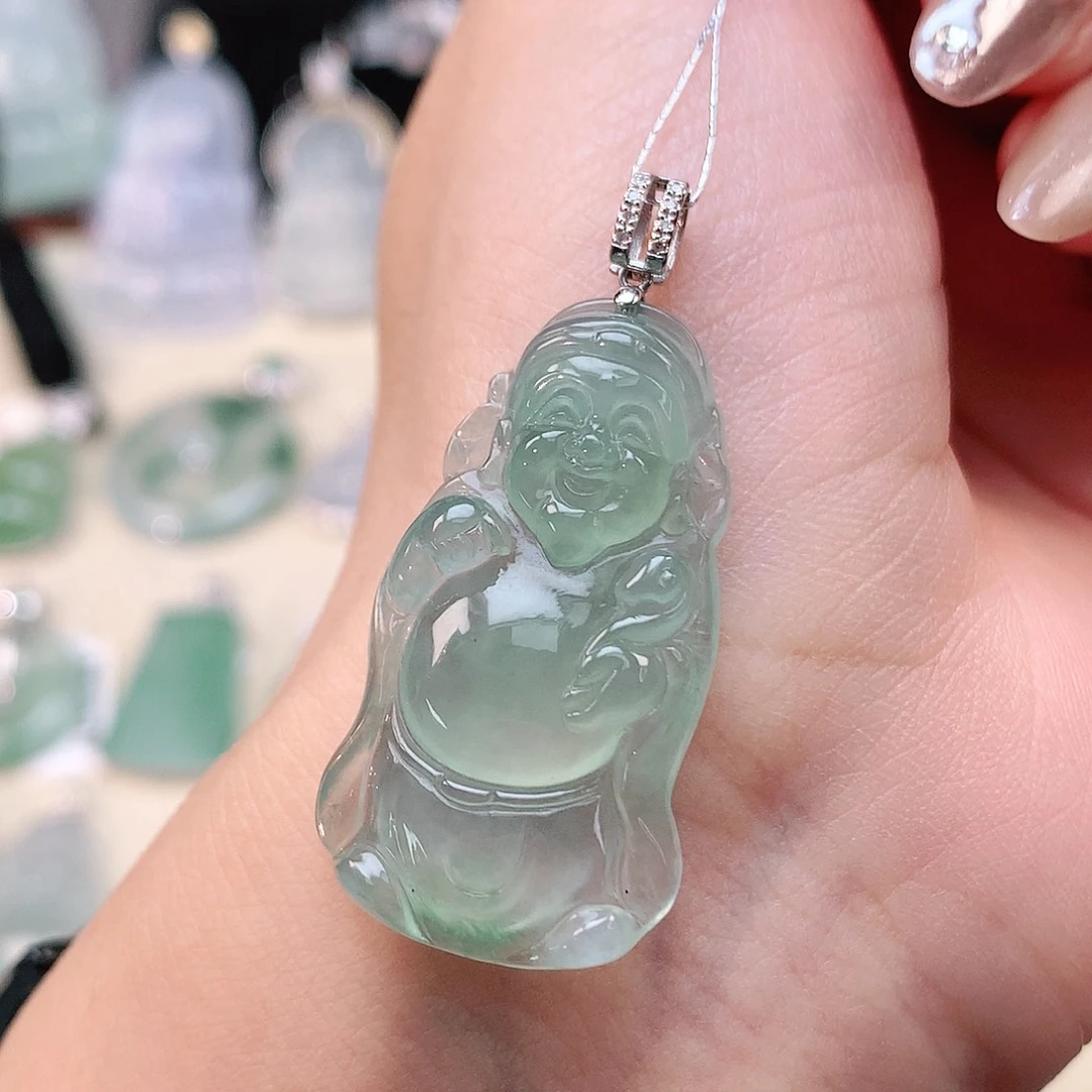 翡翠18K金镶嵌颈饰财神爷