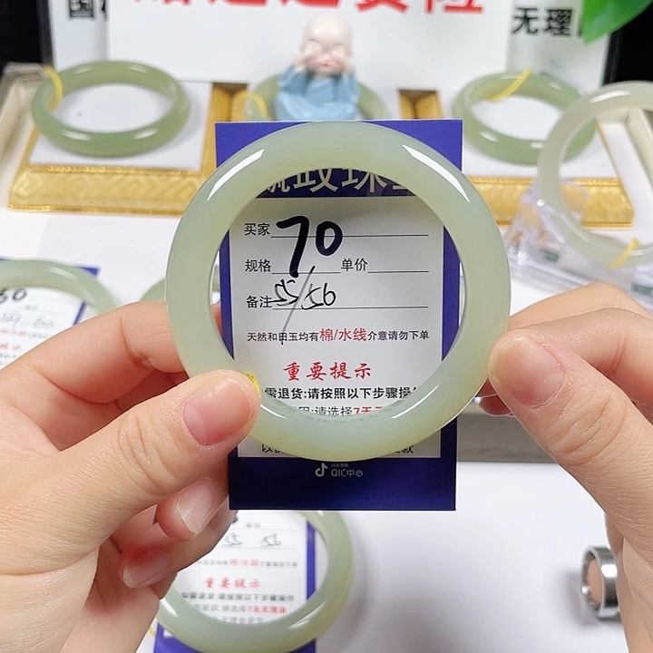 和田玉未镶嵌手镯