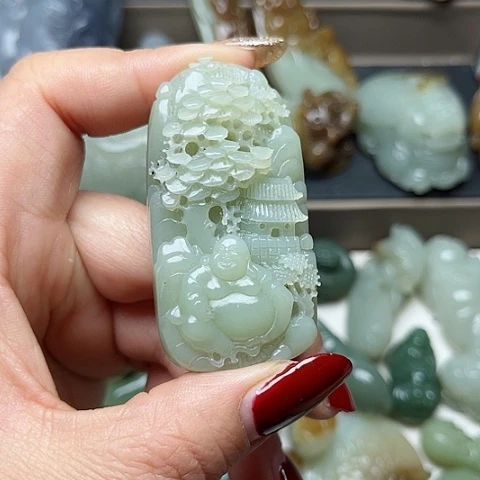 和田玉颈饰未镶嵌龍**人