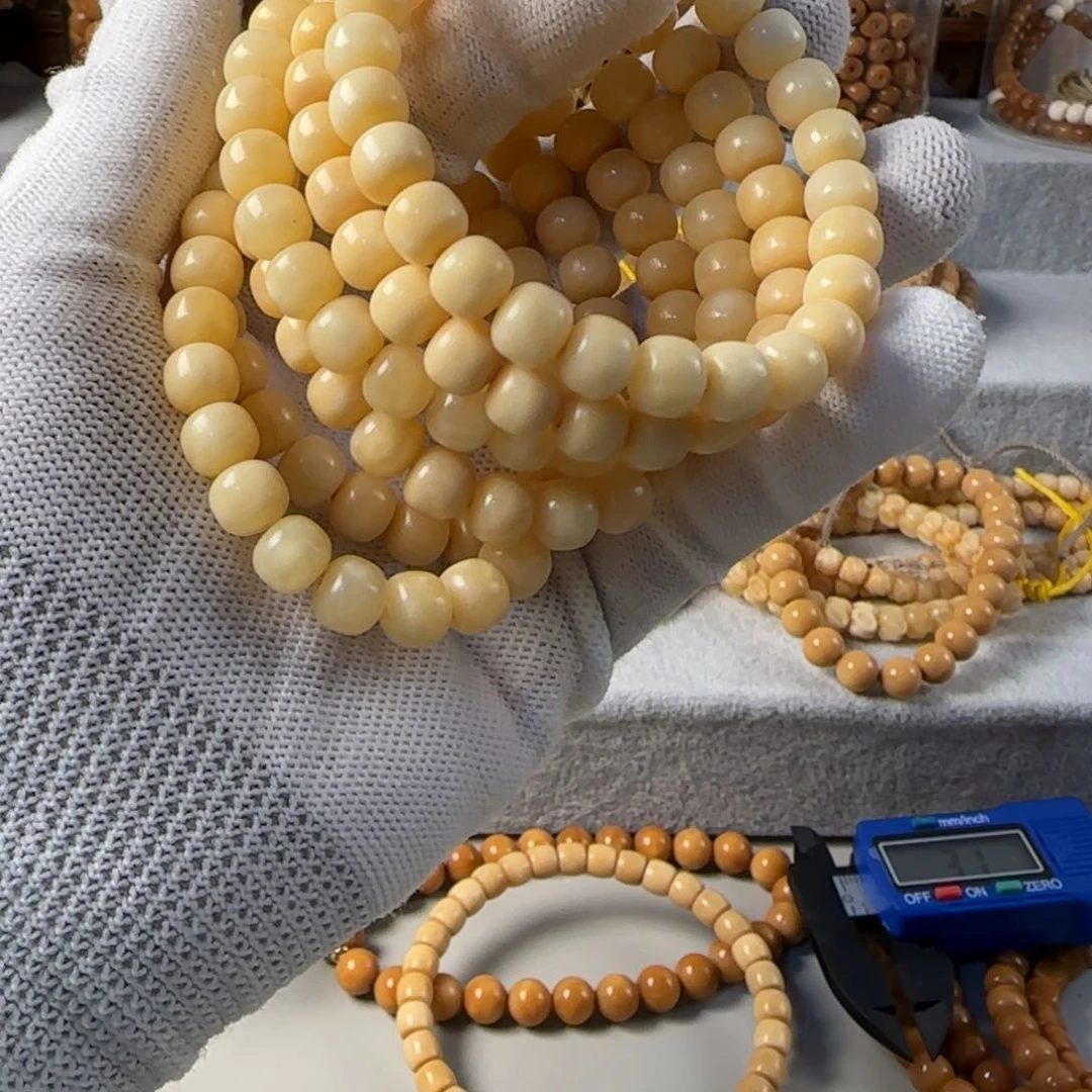 星月菩提吊坠闪电购35，蜜蜡色大老型单圈