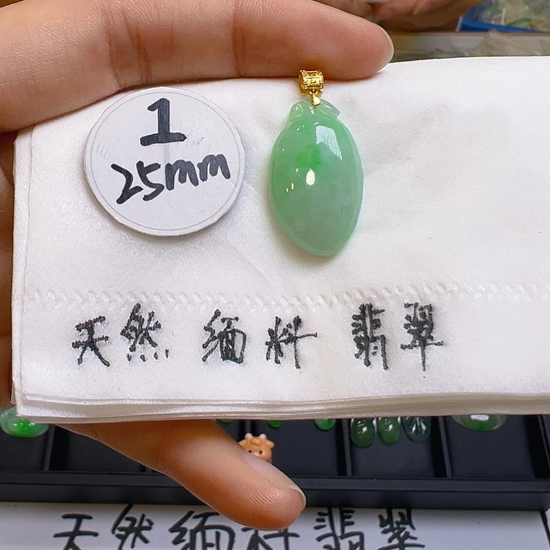 翡翠颈饰18K金镶嵌翡翠