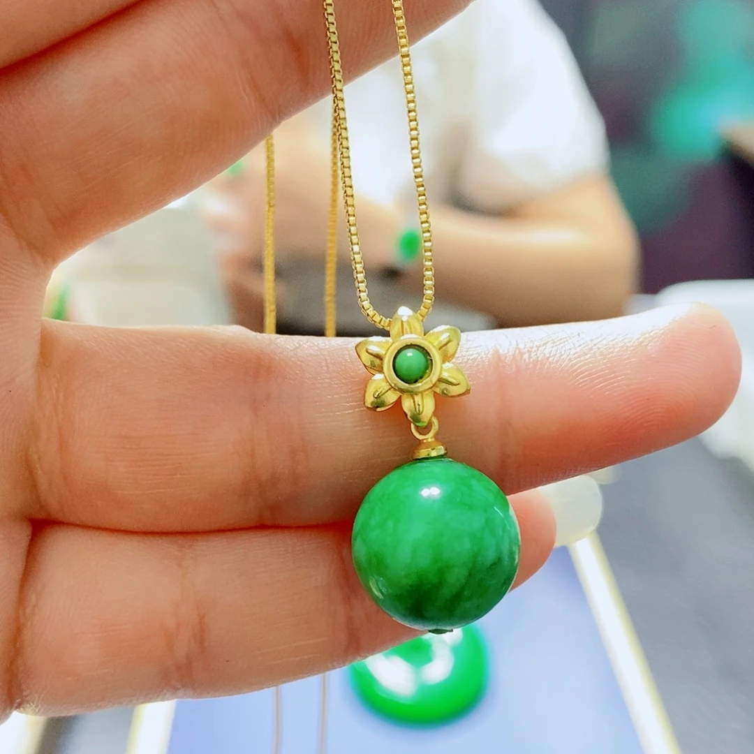 翡翠未镶嵌颈饰福利吊坠