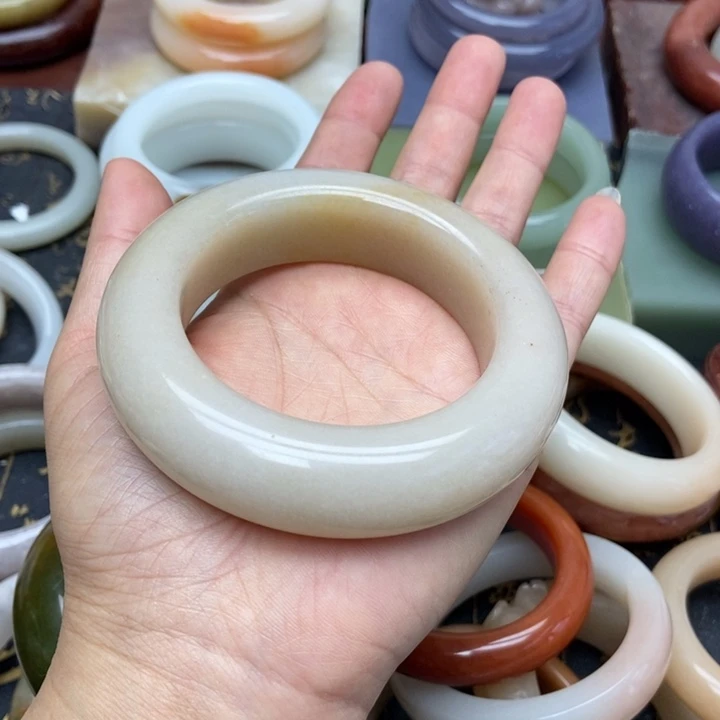 石英质玉未镶嵌手镯