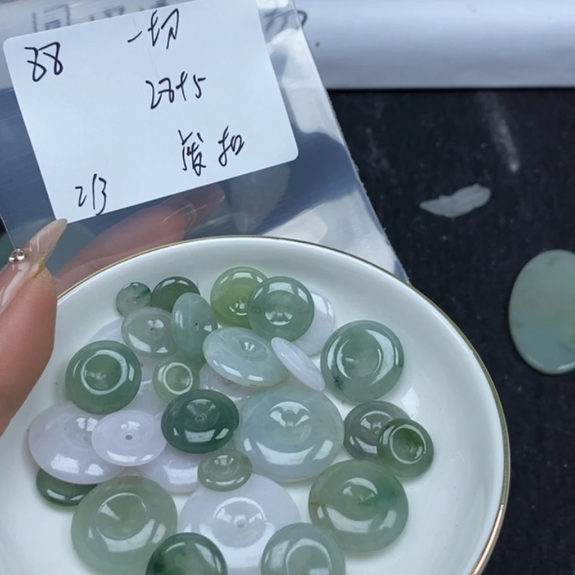 【闪购商品】翡翠颈饰未镶嵌一***丫