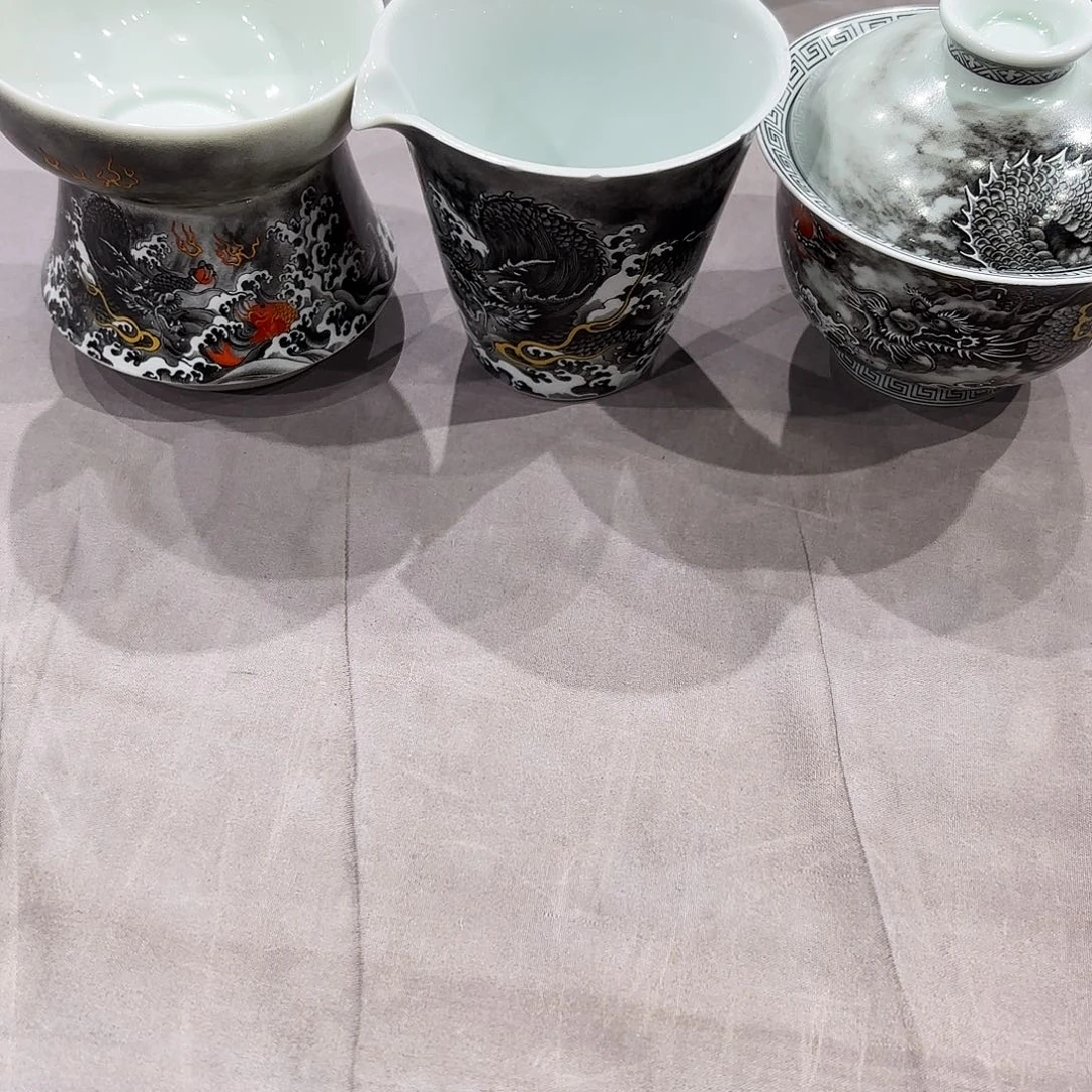 男***M瓷片景德镇市和上海浦东