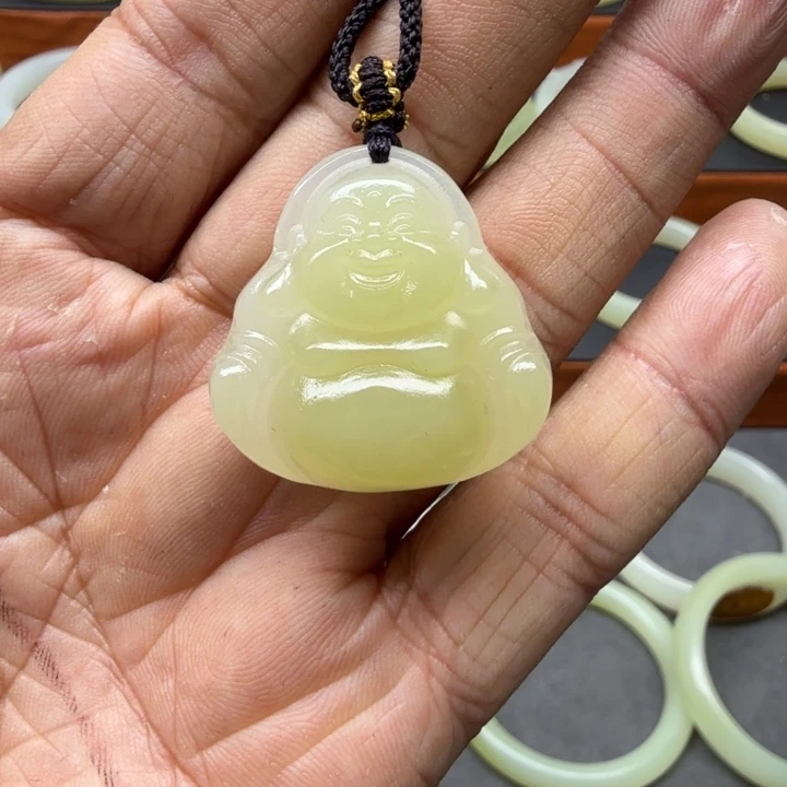 玉双面佛公翠色俏雕吊坠