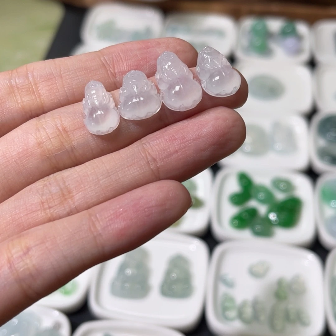 翡翠未镶嵌颈饰貔貅