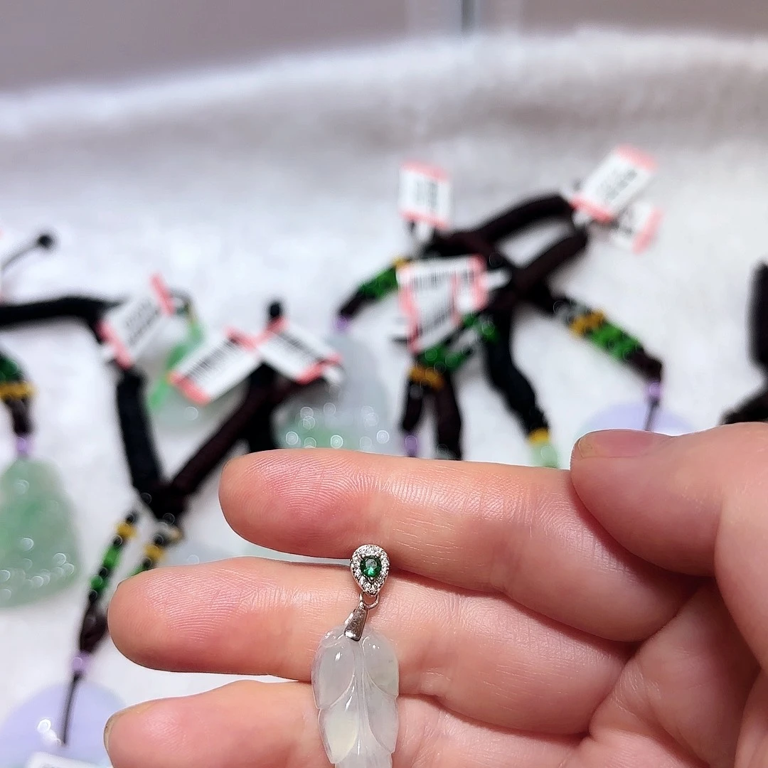 翡翠未镶嵌颈饰A货翡翠镶嵌颈饰