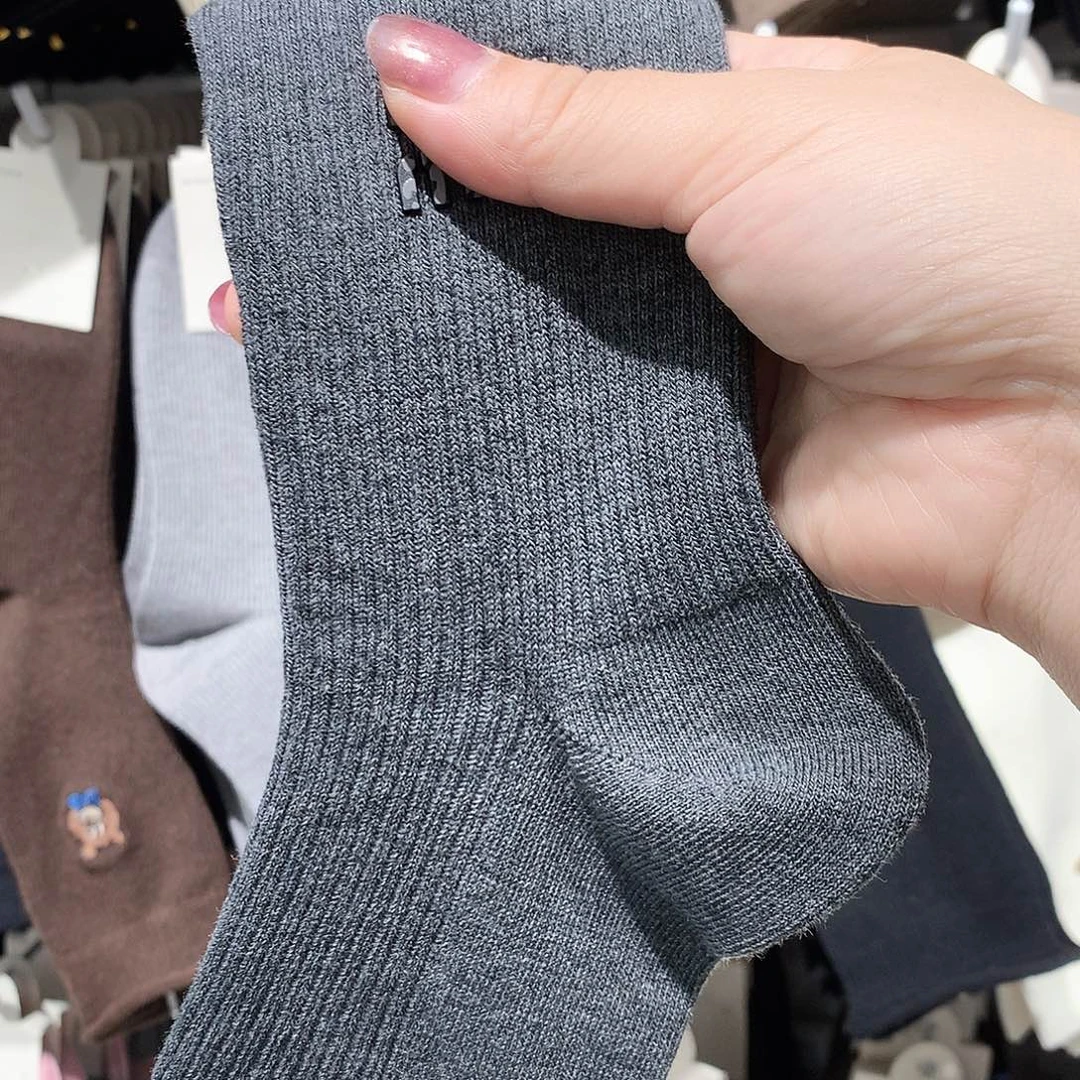 布艺铁合金灰色袜子