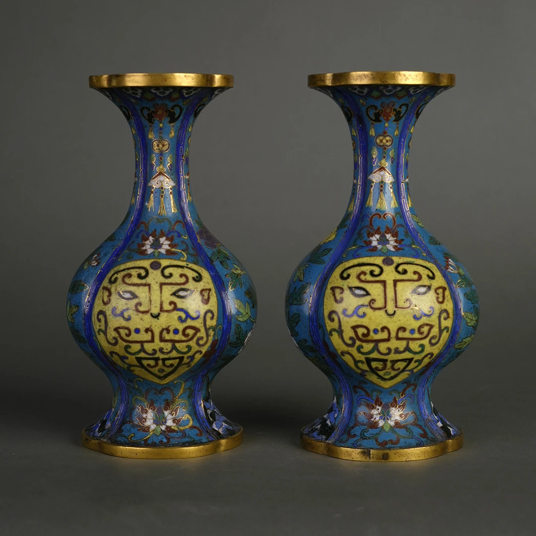 LOT090909清中期掐丝珐琅海棠形花卉饕餮纹瓶一对【古董拍卖】