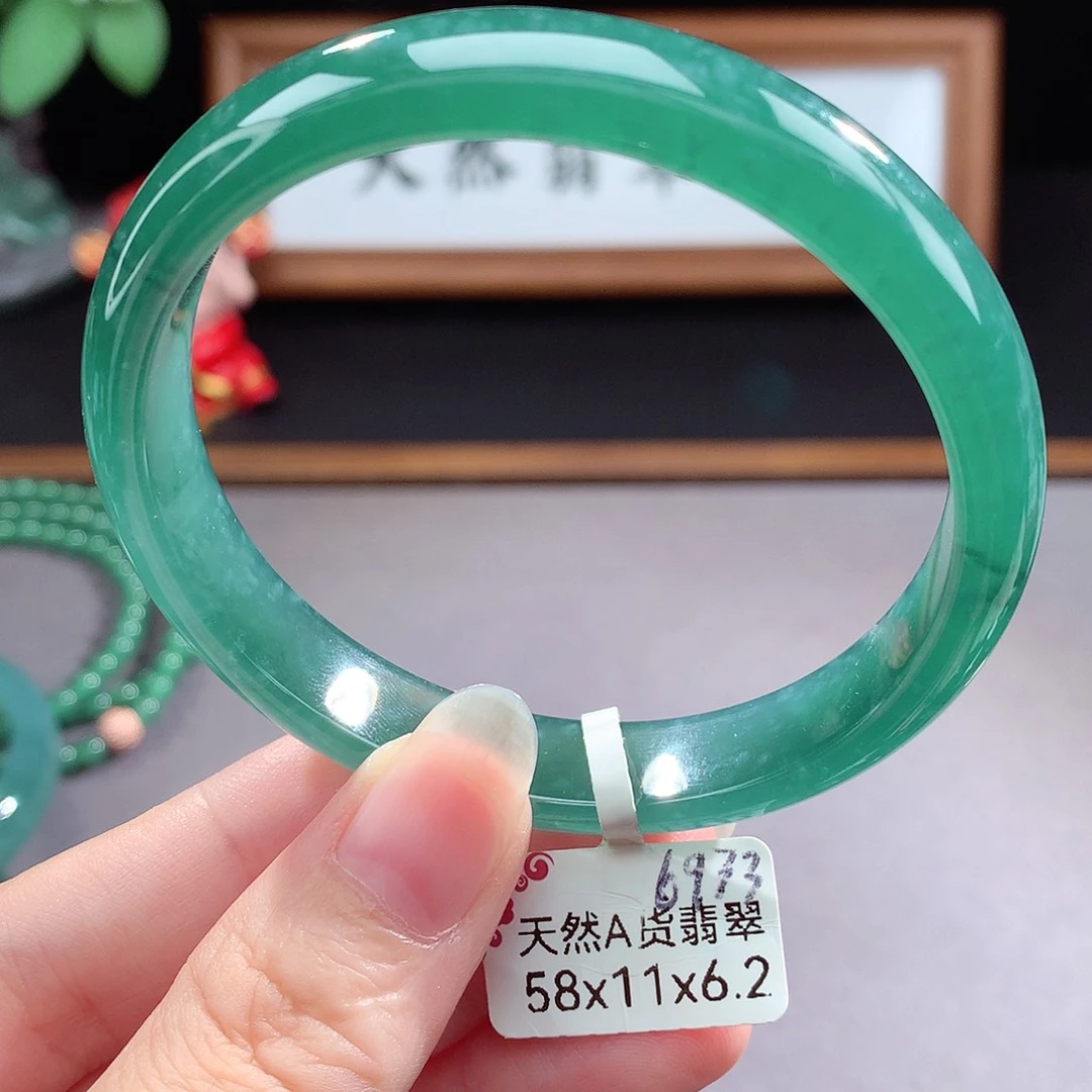 未镶嵌手镯（圆镯）翡翠