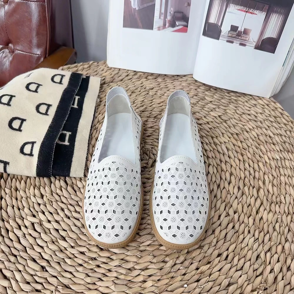 2378新款镂空软底舒适百搭妈妈鞋仓